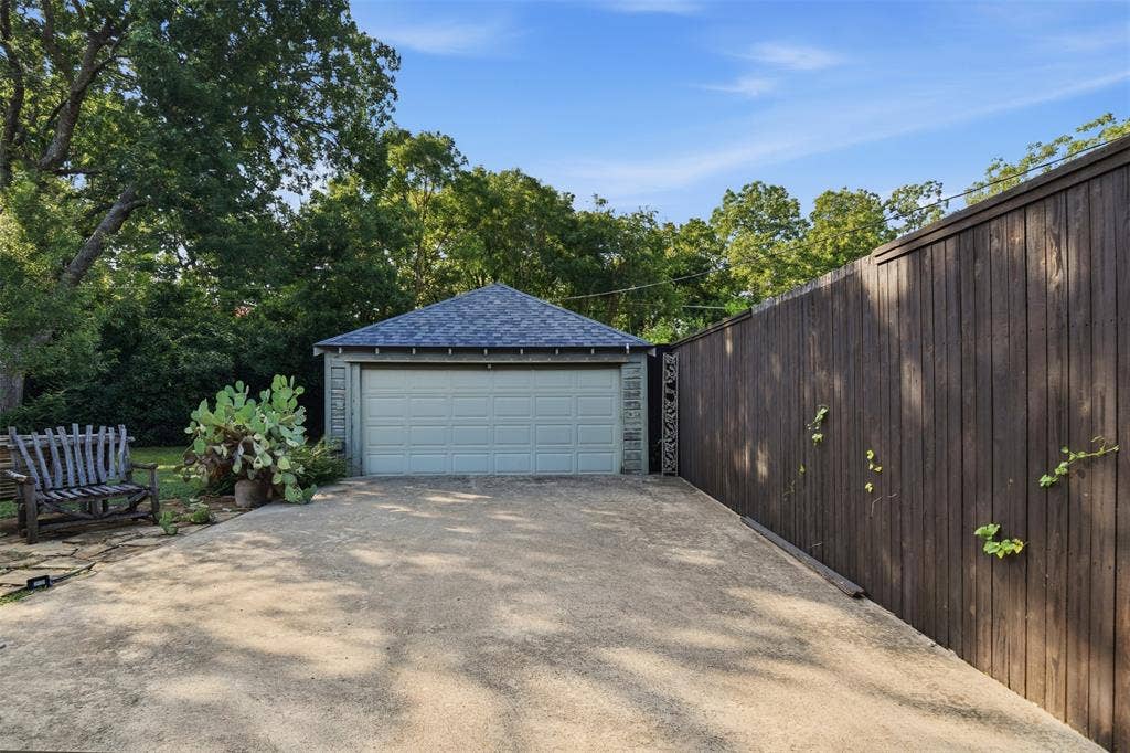 2307 Lawndale Drive, Dallas, TX 75211 2307 Lawndale Drive, Dallas, TX 75211