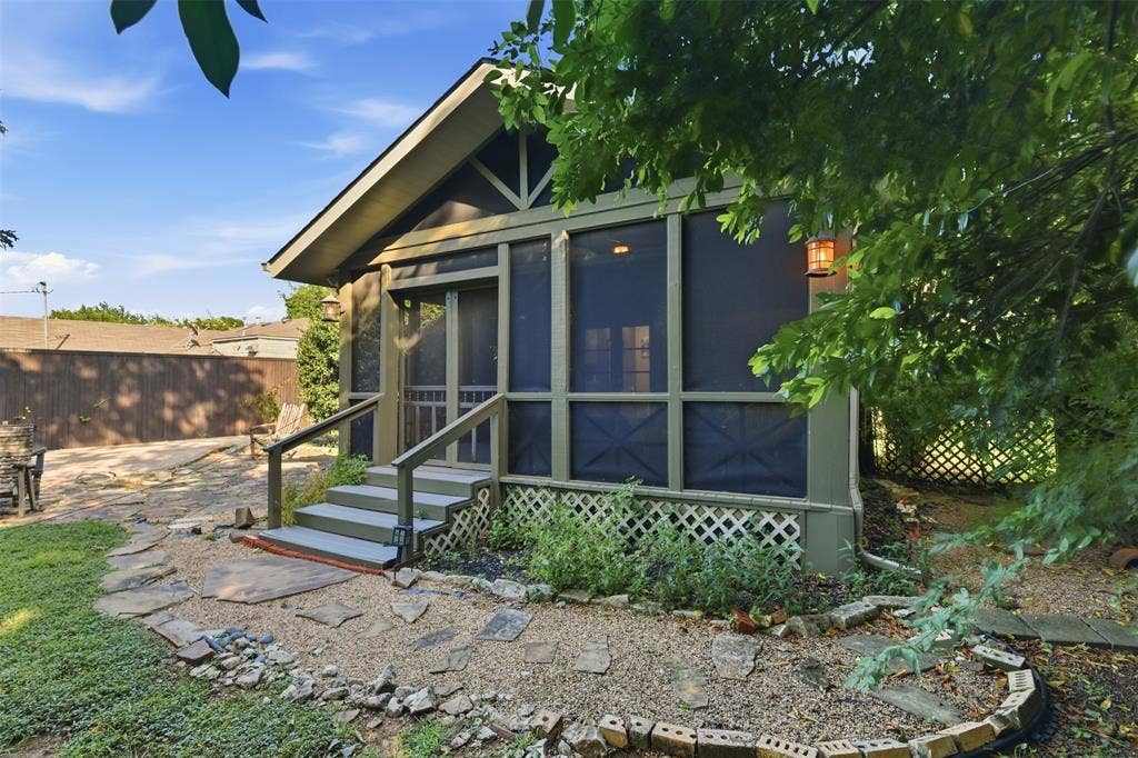 2307 Lawndale Drive, Dallas, TX 75211 2307 Lawndale Drive, Dallas, TX 75211