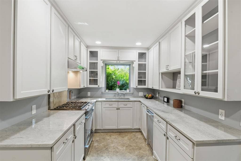 2307 Lawndale Drive, Dallas, TX 75211 2307 Lawndale Drive, Dallas, TX 75211