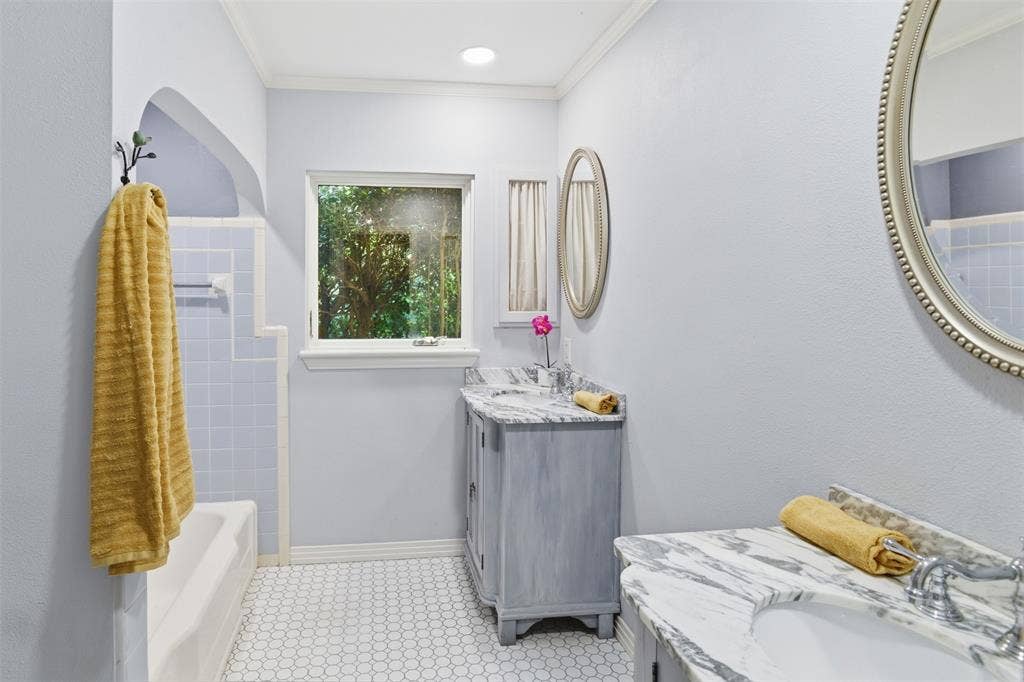 2307 Lawndale Drive, Dallas, TX 75211 2307 Lawndale Drive, Dallas, TX 75211