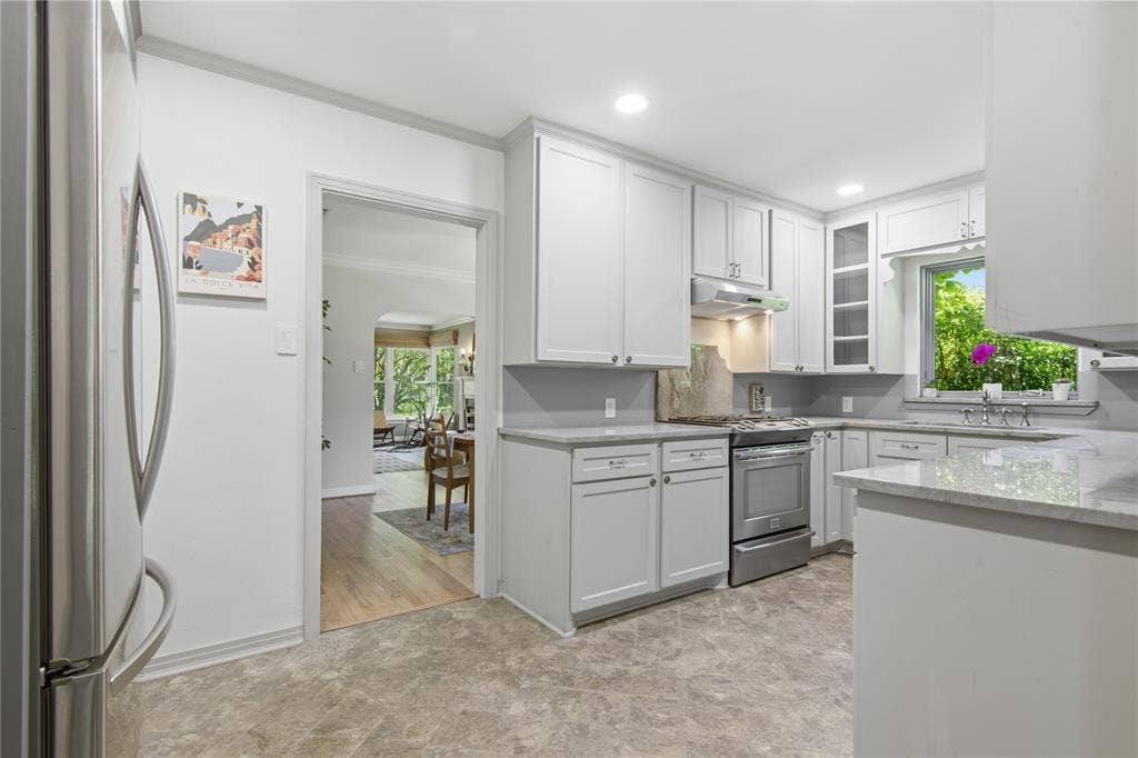 2307 Lawndale Drive, Dallas, TX 75211 2307 Lawndale Drive, Dallas, TX 75211