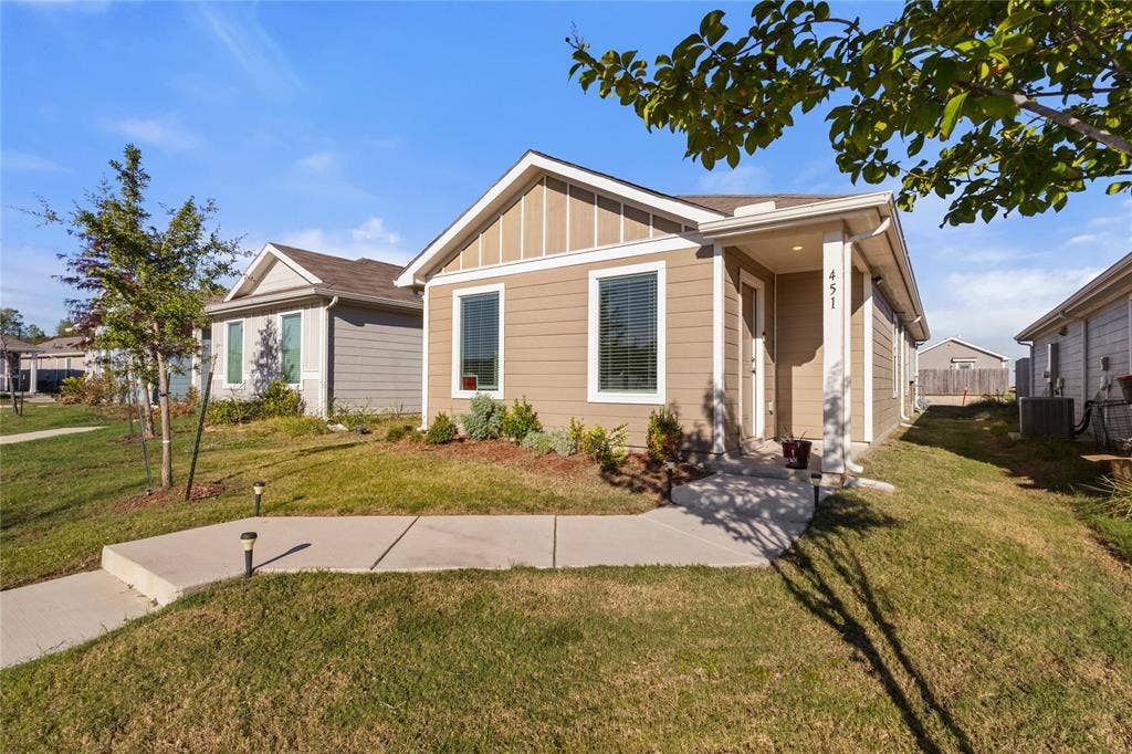 451 Eagle Wind Way, Ferris, TX 75125