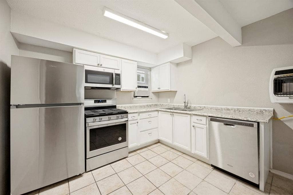 1001 W Elm Street, #103, Denison, TX 75020 1001 W Elm Street, #103, Denison, TX 75020