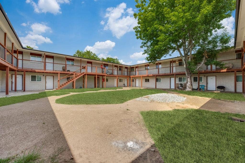 1001 W Elm Street, #103, Denison, TX 75020 1001 W Elm Street, #103, Denison, TX 75020
