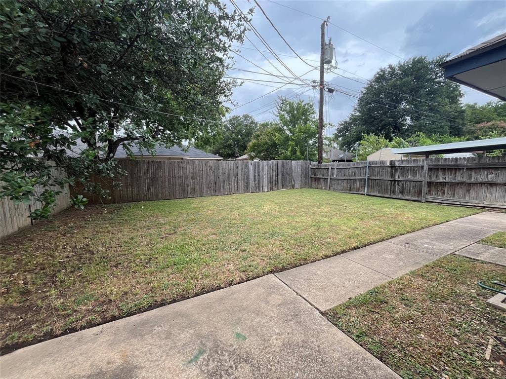 724 Ballard Street, Cedar Hill, TX 75104 View of yard