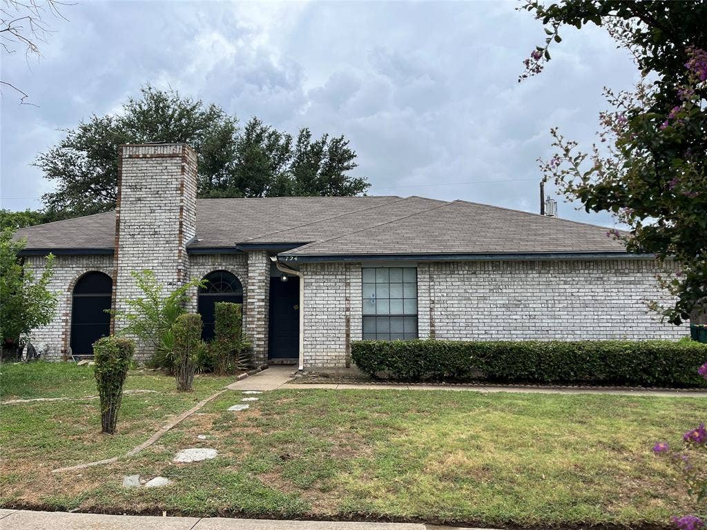 724 Ballard Street, Cedar Hill, TX 75104 Single story home with a front lawn