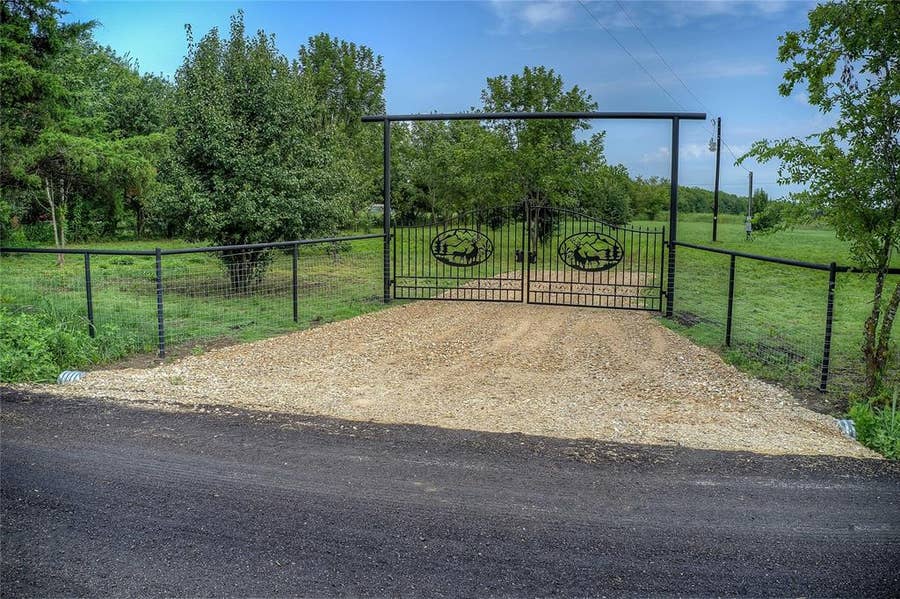 Property photo for 868 County Road 23940, Brookston, TX