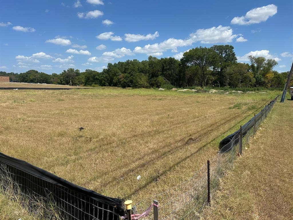 1124 E Parkerville Road, DeSoto, TX 75115 1124 E Parkerville Road, DeSoto, TX 75115
