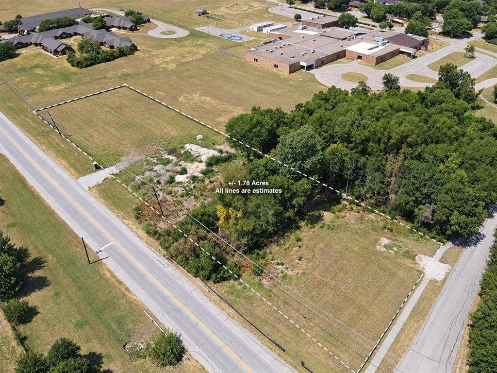1124 E Parkerville Road, DeSoto, TX 75115 1124 E Parkerville Road, DeSoto, TX 75115