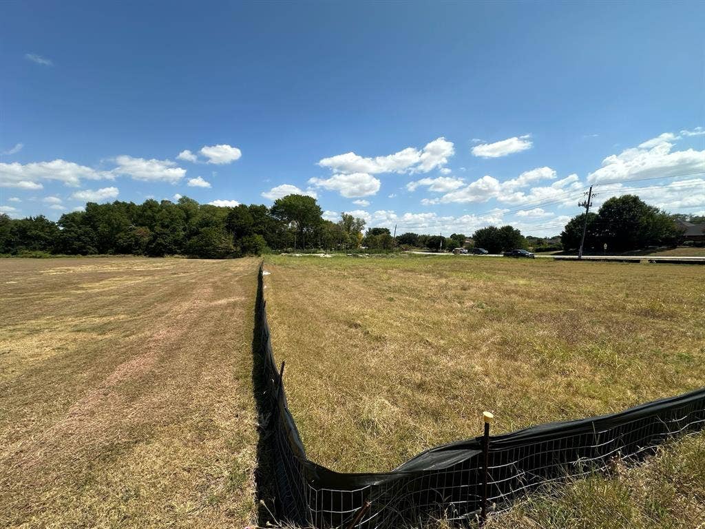 1124 E Parkerville Road, DeSoto, TX 75115 1124 E Parkerville Road, DeSoto, TX 75115