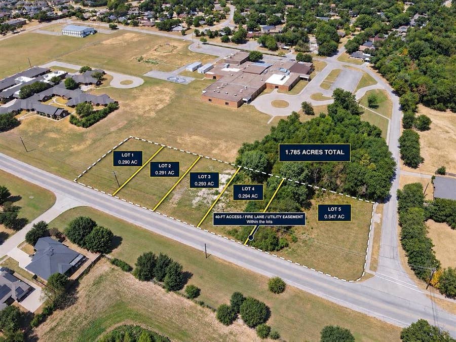 Property photo for 1124 E Parkerville Road, DeSoto, TX