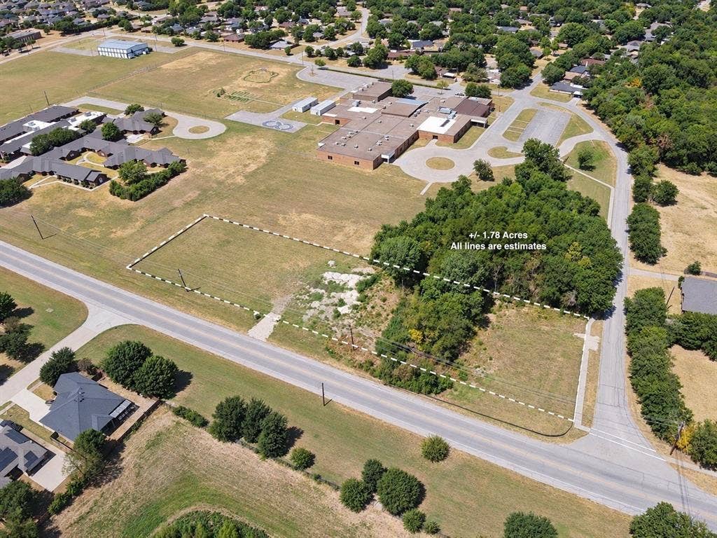 1124 E Parkerville Road, DeSoto, TX 75115 1124 E Parkerville Road, DeSoto, TX 75115