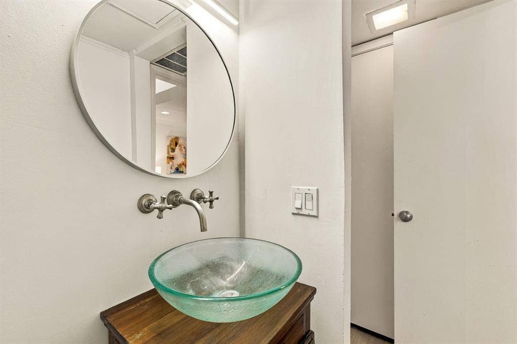 4525 Gilbert Avenue, #208, Dallas, TX 75219