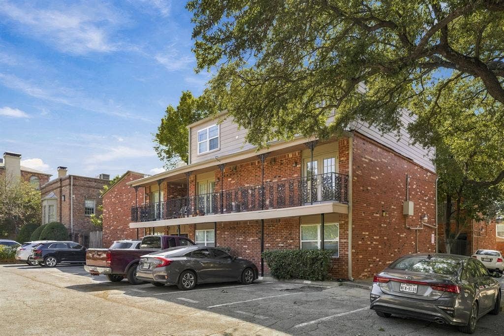 4525 Gilbert Avenue, #208, Dallas, TX 75219