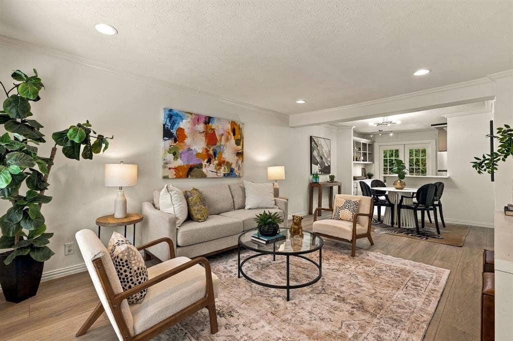 4525 Gilbert Avenue, #208, Dallas, TX 75219