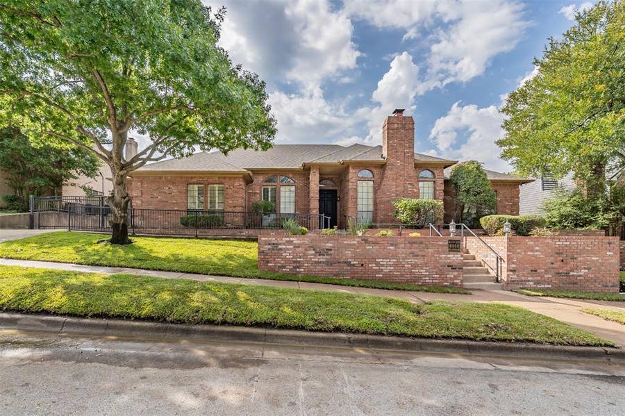 Property photo for 6010 Millwood Drive, Arlington, TX