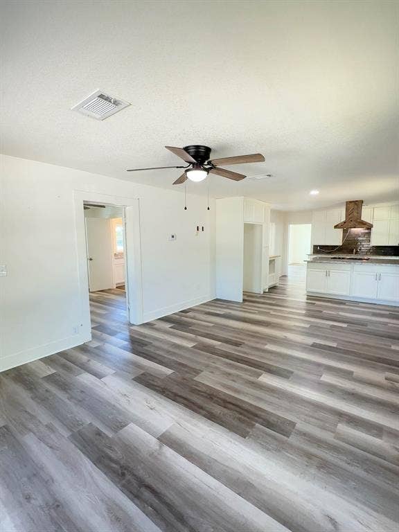150 Fm 1996, Oglesby, TX 76561 Open concept living, dining, and kitchen area