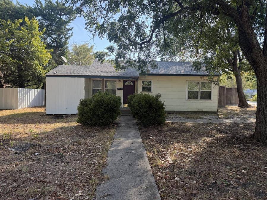 Property photo for 1800 Cottonwood Road, Carrollton, TX