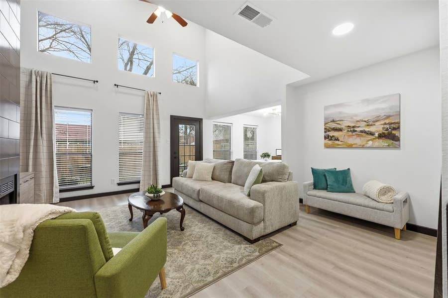 Property photo for 1214 W Hudgins, Grapevine, TX