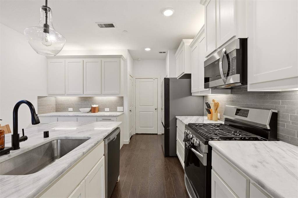 2725 Starburst Drive, Little Elm, TX 75068 2725 Starburst Drive, Little Elm, TX 75068