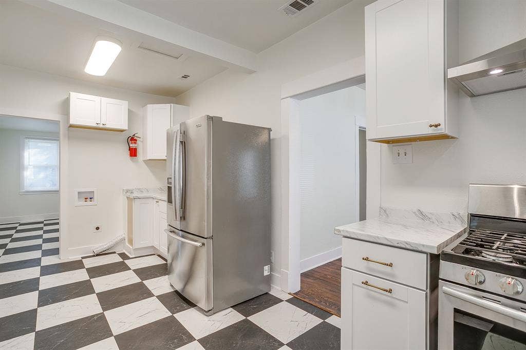1325 Hurley Avenue, Fort Worth, TX 76104 1325 Hurley Avenue, Fort Worth, TX 76104