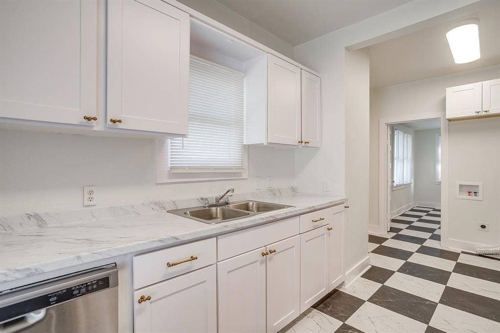 1325 Hurley Avenue, Fort Worth, TX 76104 1325 Hurley Avenue, Fort Worth, TX 76104