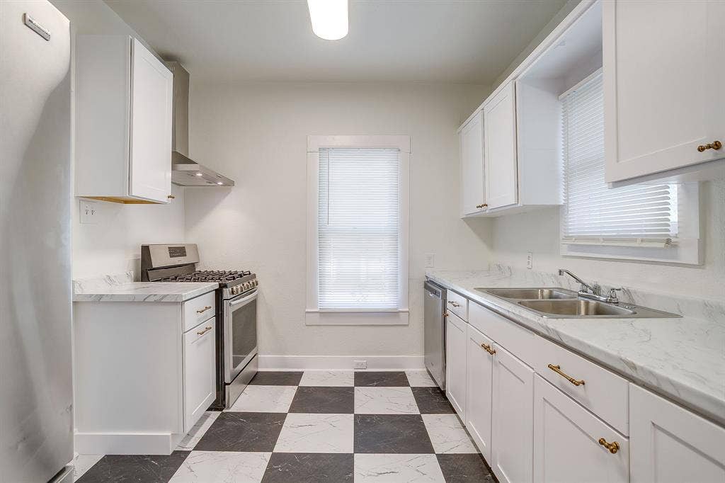 1325 Hurley Avenue, Fort Worth, TX 76104 1325 Hurley Avenue, Fort Worth, TX 76104