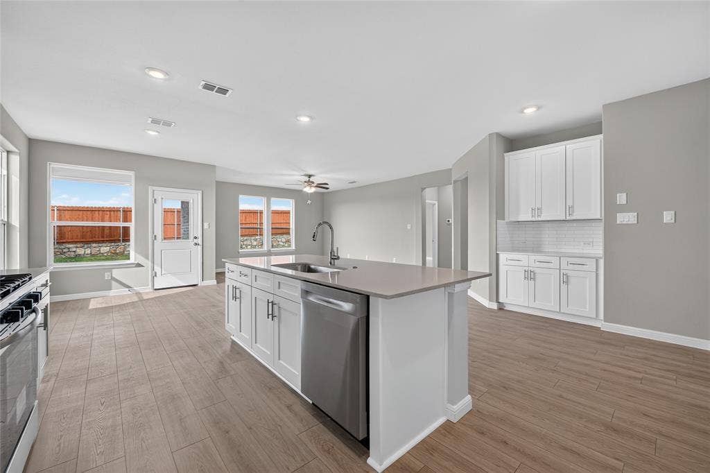 700 CELESTIAL Way, Fort Worth, TX 76008
