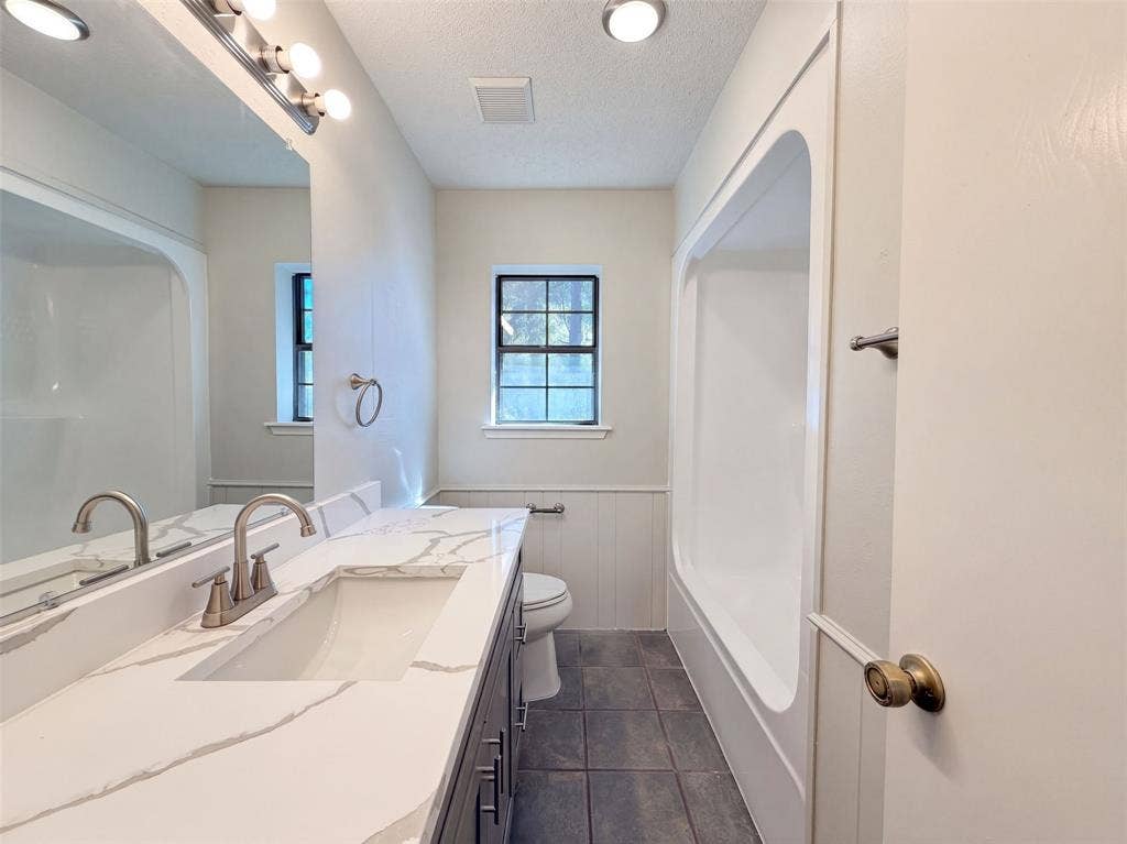 15830 Hilltop Drive, Kemp, TX 75143 15830 Hilltop Drive, Kemp, TX 75143