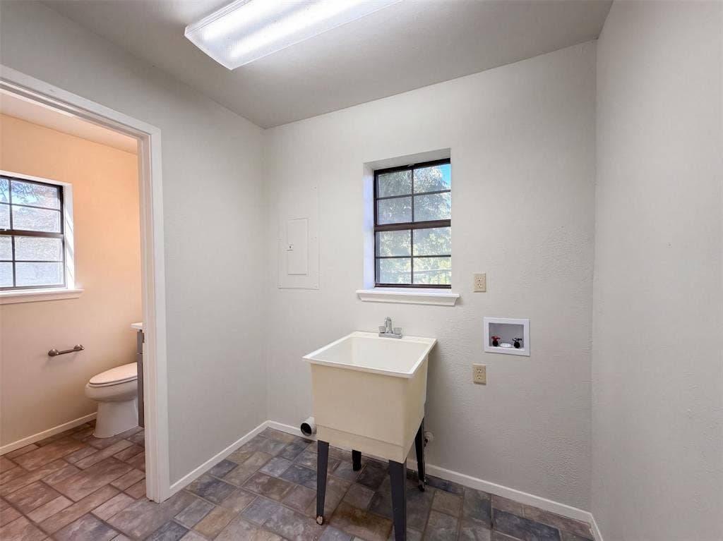 15830 Hilltop Drive, Kemp, TX 75143 15830 Hilltop Drive, Kemp, TX 75143
