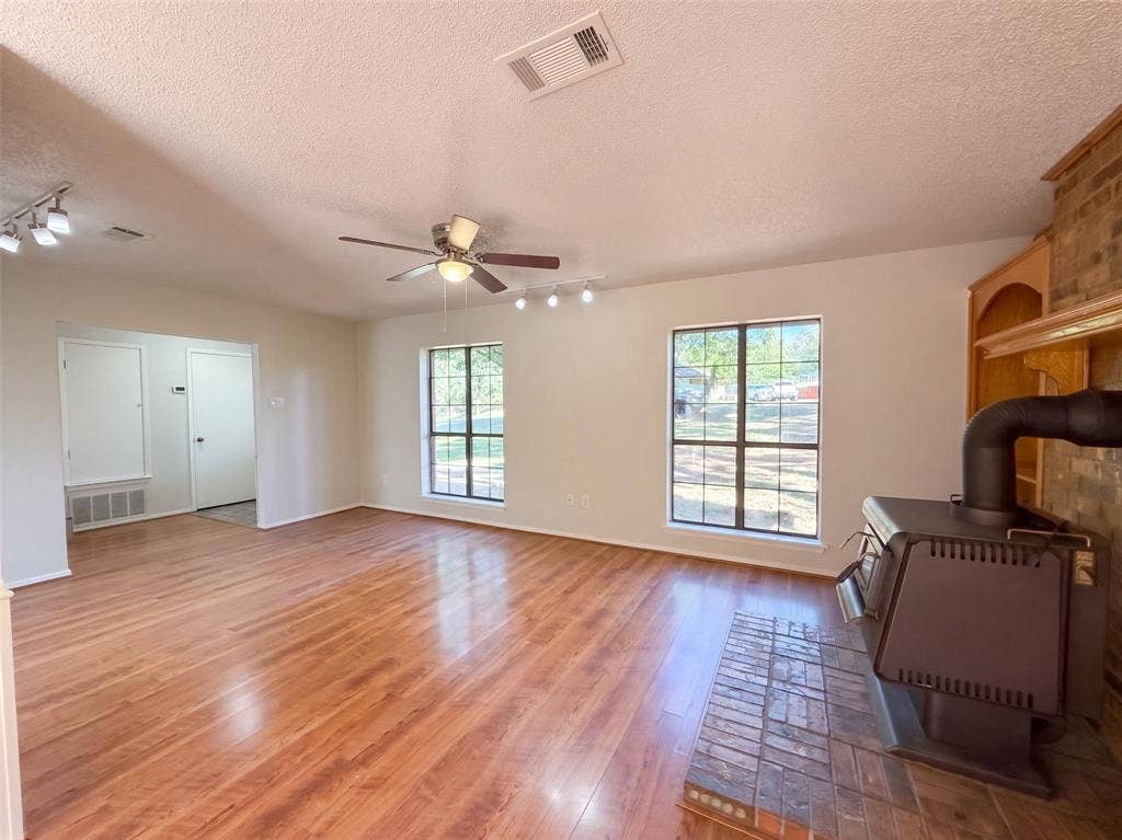 15830 Hilltop Drive, Kemp, TX 75143 15830 Hilltop Drive, Kemp, TX 75143