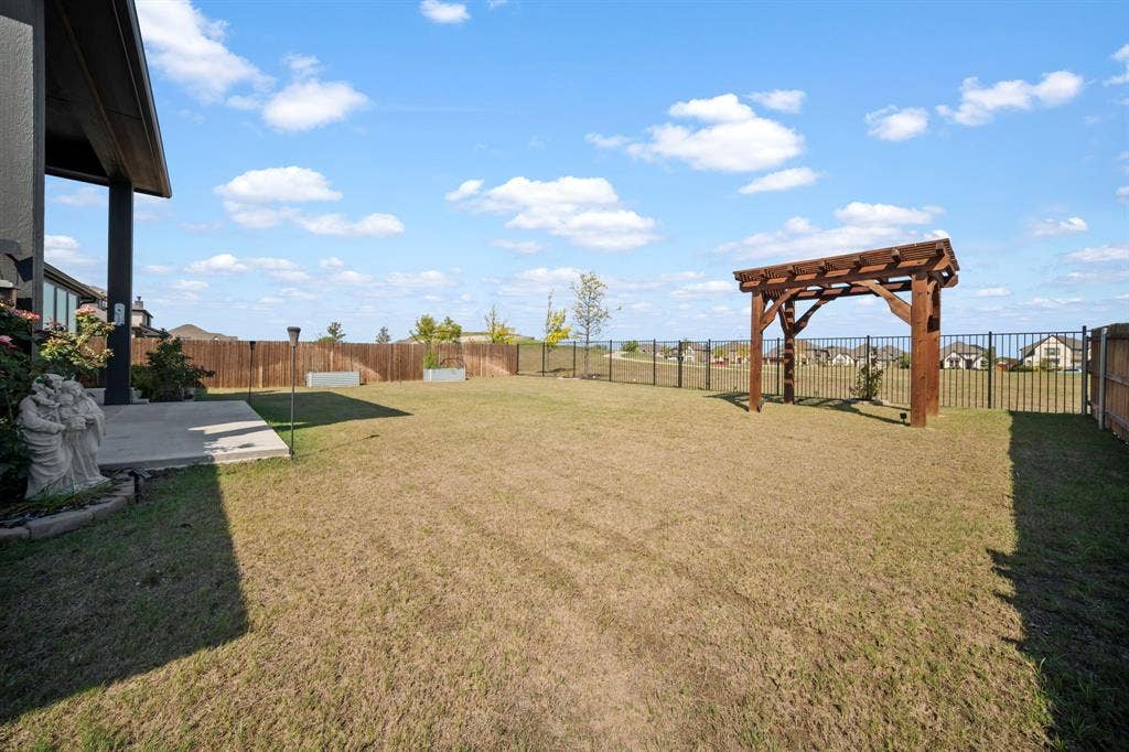 645 Winters Drive, Waxahachie, TX 75165 645 Winters Drive, Waxahachie, TX 75165