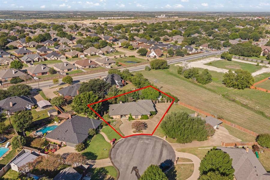 Property photo for 1605 Heather Court, Cleburne, TX