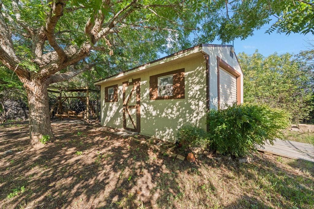 1605 Heather Court, Cleburne, TX 76033