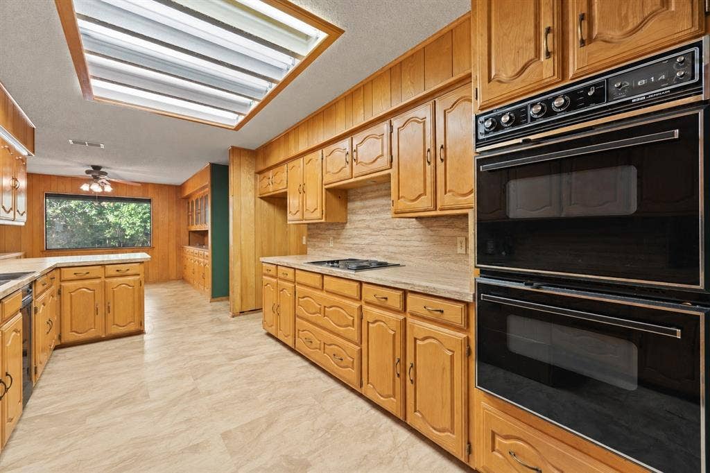 1605 Heather Court, Cleburne, TX 76033