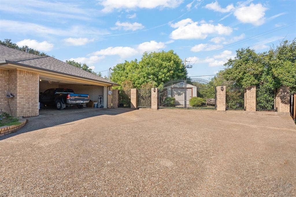 1605 Heather Court, Cleburne, TX 76033