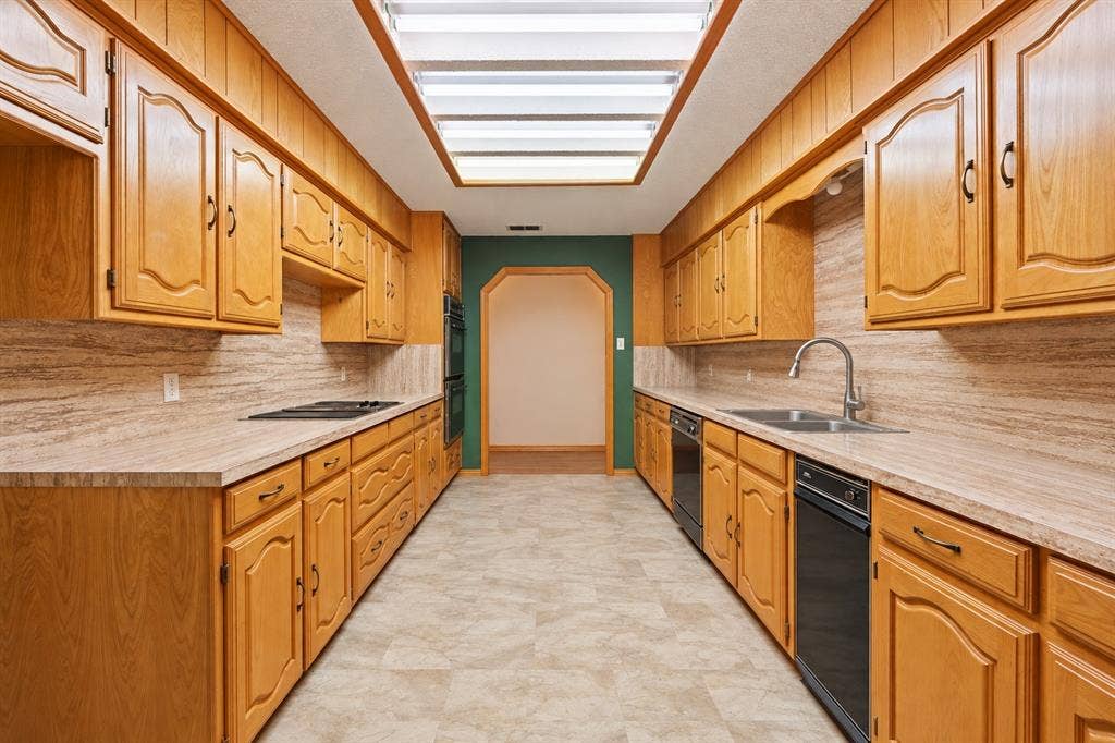 1605 Heather Court, Cleburne, TX 76033