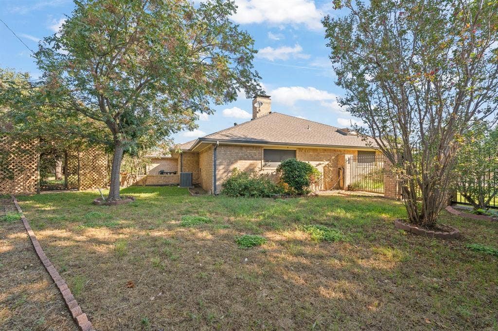 1605 Heather Court, Cleburne, TX 76033