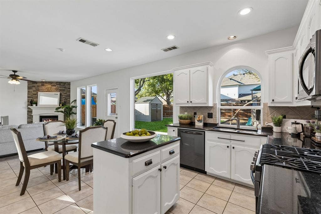 3737 Brandywine Lane, Fort Worth, TX 76244