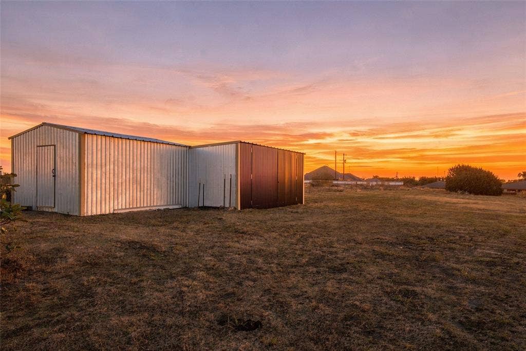 560 Green Acres Road, Weatherford, TX 76088 20 x 20 Shop Metal-sided outbuilding with multiple sections and a sloped roof