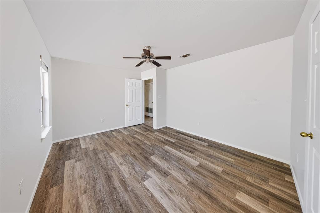 560 Green Acres Road, Weatherford, TX 76088 Main Home – Wood-finish flooring, white walls, and a ceiling fan with integrated lighting