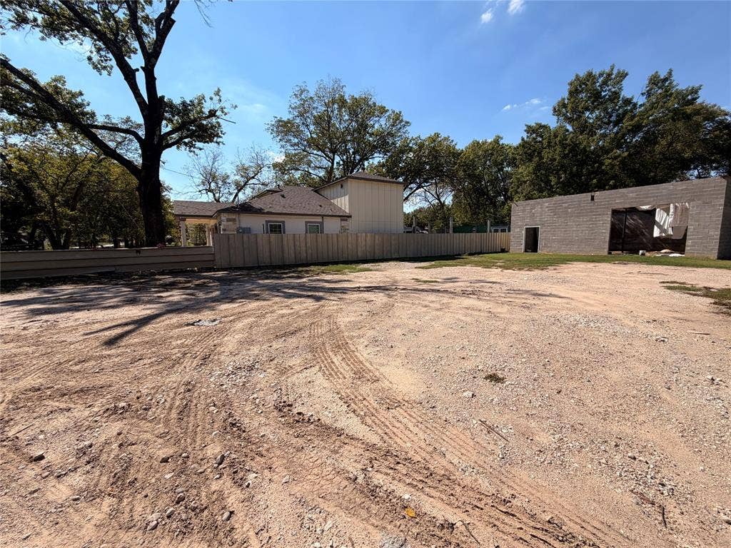 2189 Ben Hur Street, Dallas, TX 75253 View of adjacent lots; boundaries not depicted.