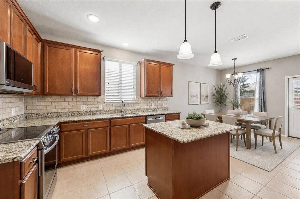 409 Mariscal Place, Fort Worth, TX 76131 Virtually Staged