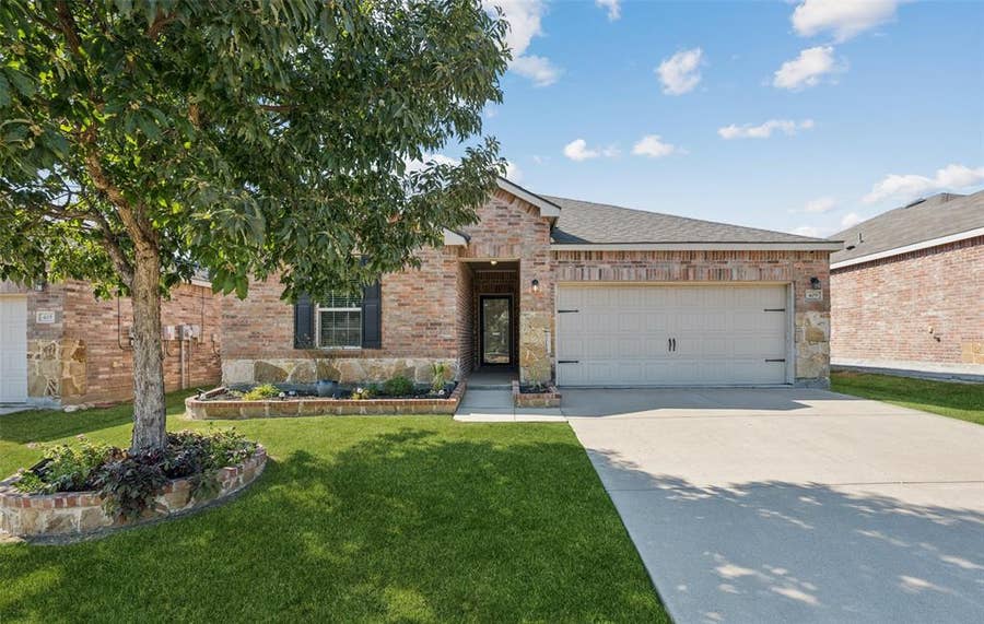 Property photo for 409 Mariscal Place, Fort Worth, TX