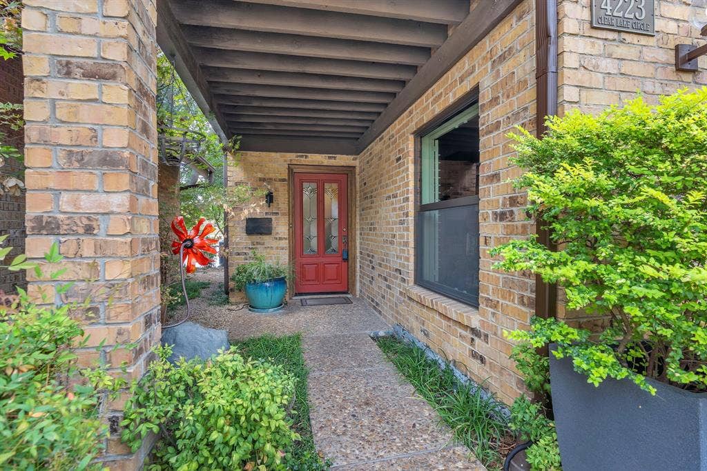 Beautiful and inviting entry