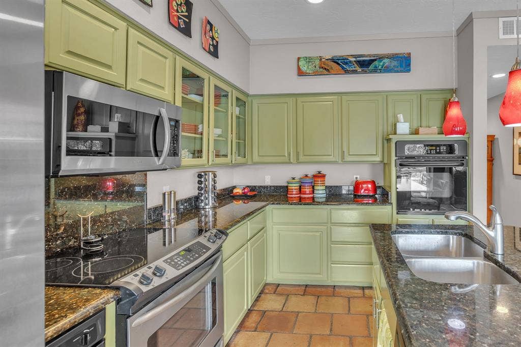 Double ovens and microwave