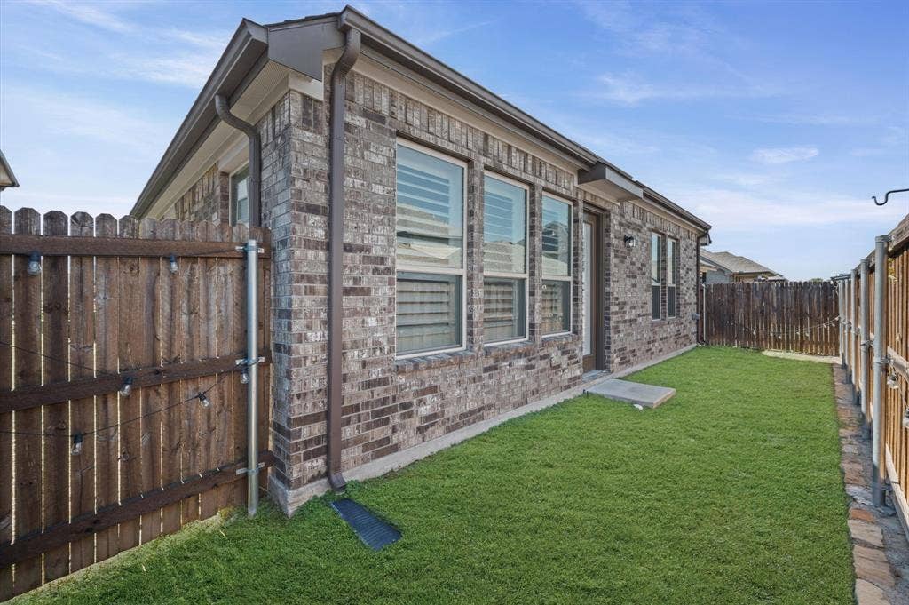 2157 Bailey Street, Carrollton, TX 75010