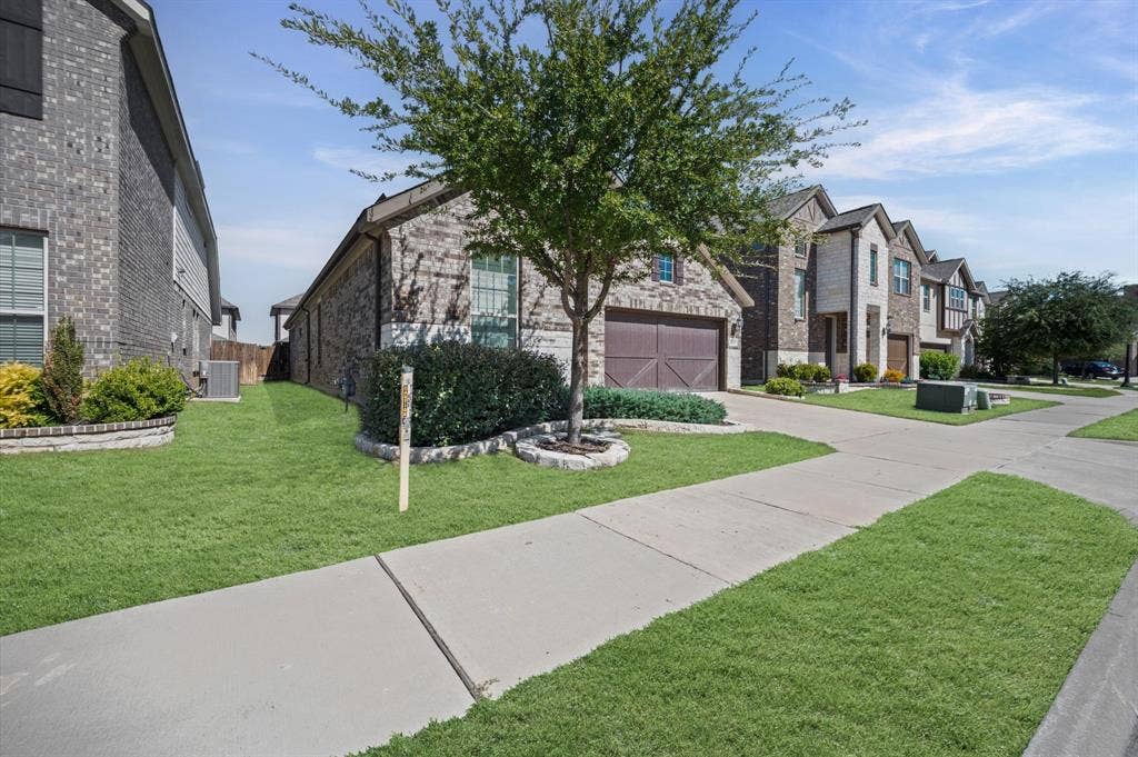 2157 Bailey Street, Carrollton, TX 75010