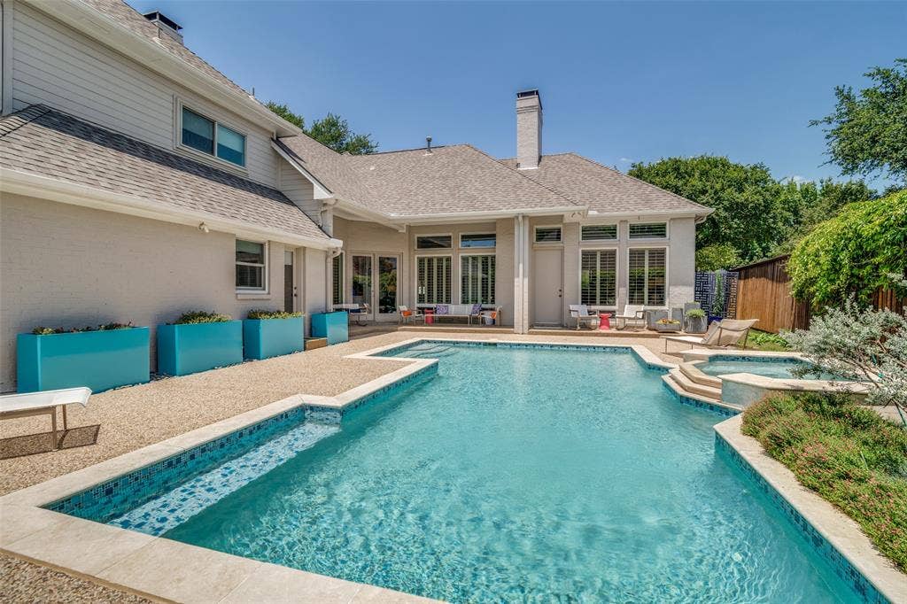 5904 Kensington Drive, Plano, TX 75093 Beautifully maintained...surface replastered, tile and stone replaced in 2015.