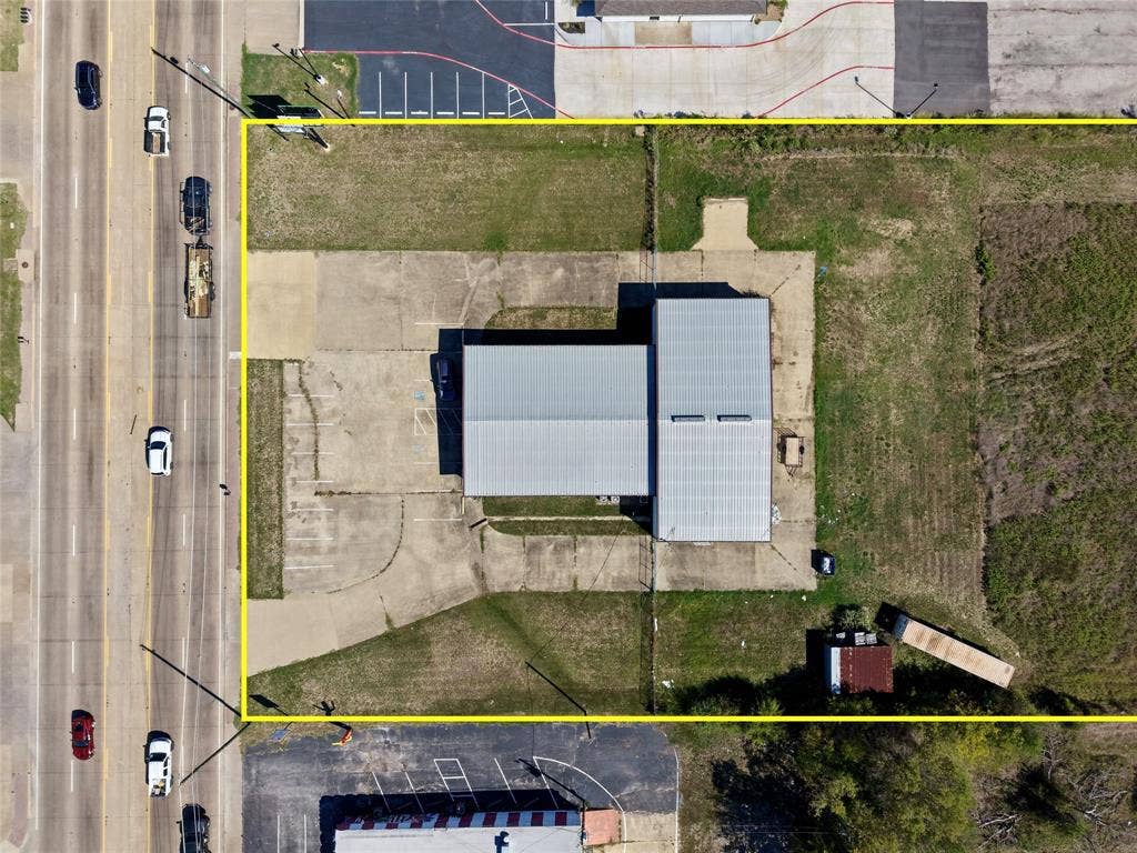 735 W Main Street, Gun Barrel City, TX 75156 735 W Main Street, Gun Barrel City, TX 75156
